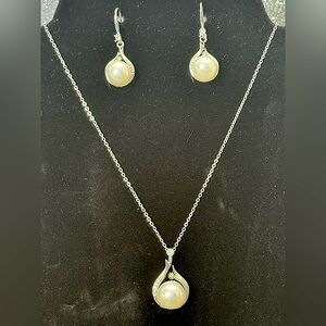 Elegant 2 Piece Silver Pearl Jewelry Set